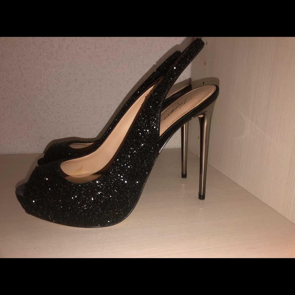 Heels - Picture 3 of 3